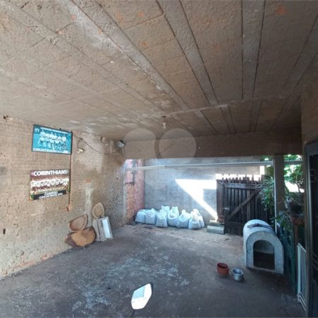 Casa térrea com 2 dormitórios.