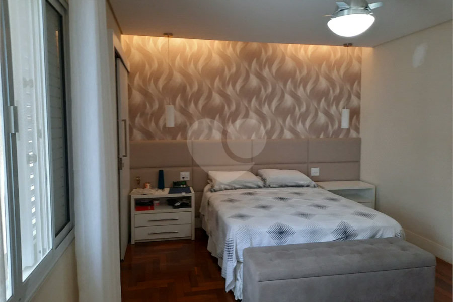 casa térrea na Vila Romana, 07 vagas de garagem, 4 quartos,, sendo 1 suíte amplo quintal.