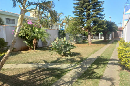 Casa térrea para venda ou locação no Parque Estancia Suíça.