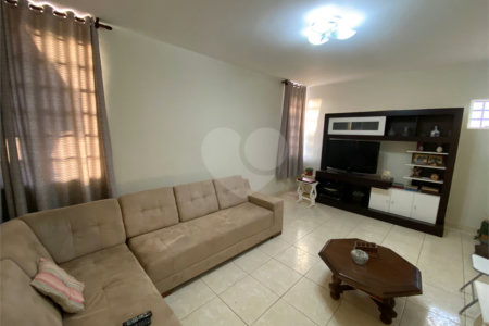 Casa térrea no Jardim Macarengo .