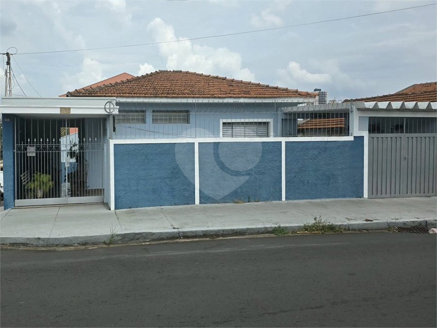 Casa 2 dormitórios Antônio Blanco