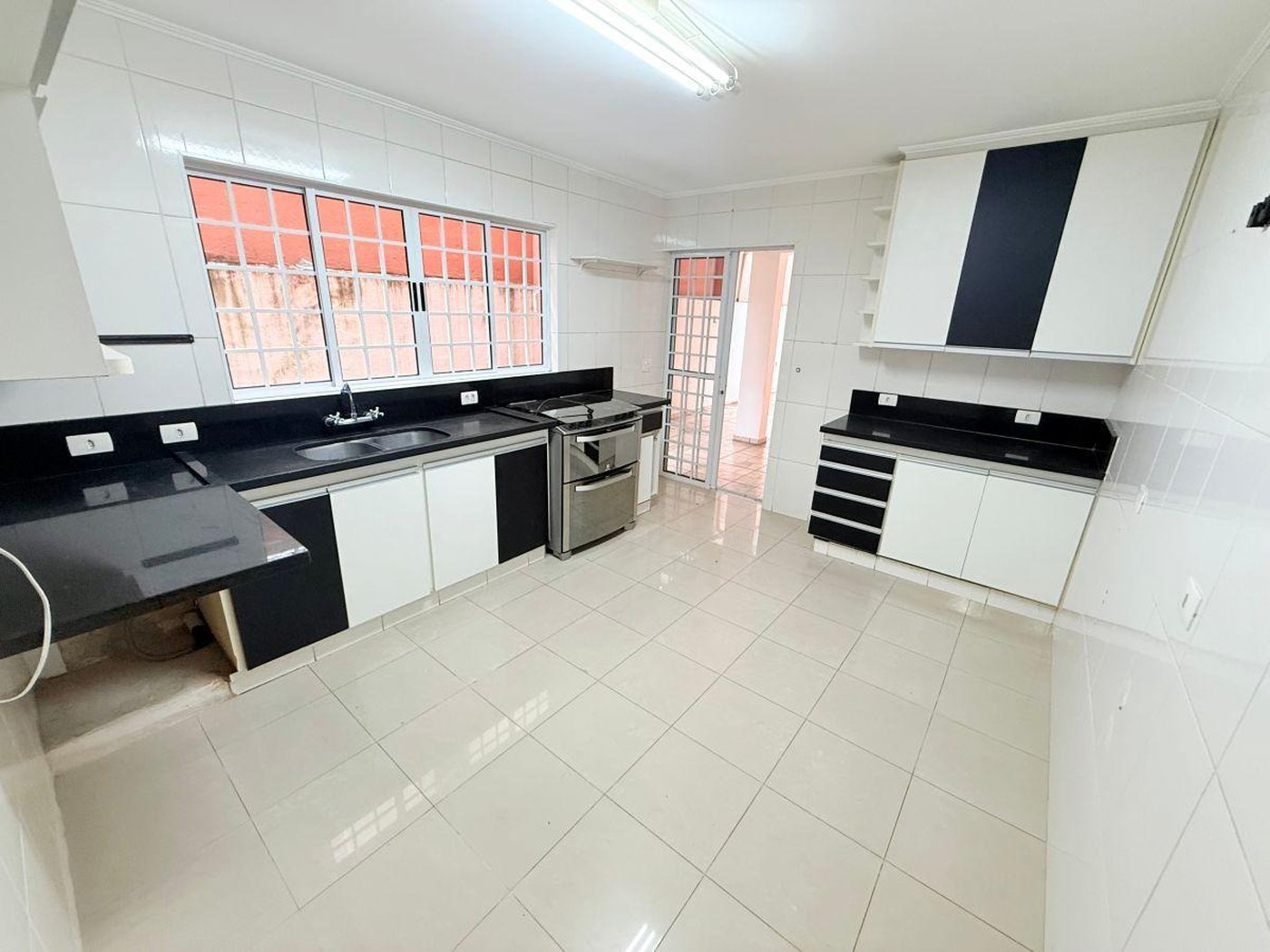 Casa à venda com 3 quartos, sendo 1 suíte,  em Jardim Olympia, São Paulo, SP