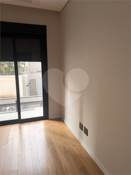 Sobrado à venda com 2 suítes em Vila Nova Conceição, São Paulo, SP