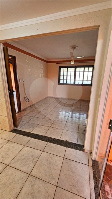 Excelente Casa Residencial no São Carlos 5 com 3 Quartos (1 Suíte) e Garagem Coberta para 2 Carros