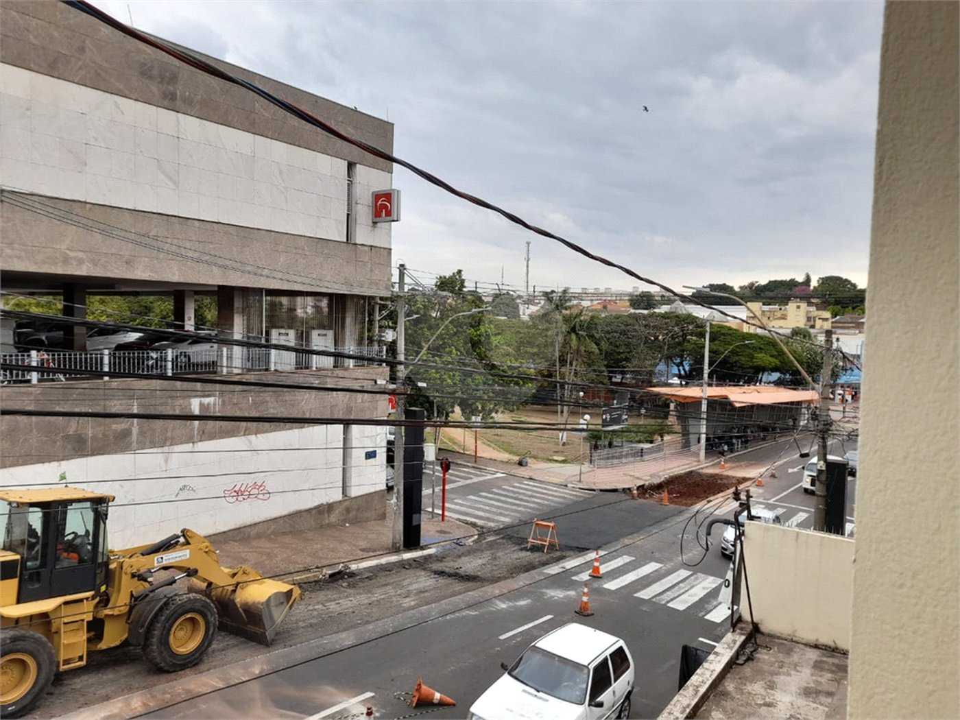Prédio Comercial na Av. São Carlos - Excelente Oportunidade no Centro da Cidade