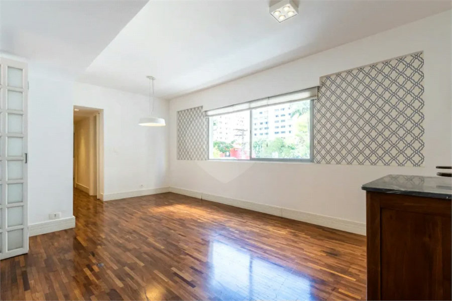 Apartamento para venda em Moema com 2 quartos, sendo 2 suítes, 70m²