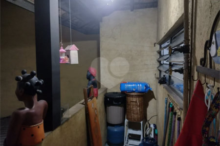 Casa à venda na Vila Mariana de 300 metros quadrados, com 3 dormitórios, 1 suíte e 2 vagas.
