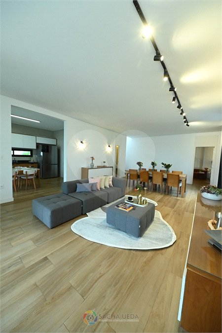 Indaiatuba - SP - Condomínio Helvetia Park - 490 m² Terreno - Sobrado com 307 m² de Área Construída - Escritório com móveis planejados - Sala de estar e jantar ampla e integradas - Cozinha planejada completa, com eletrodomésticos (cooktop, forno, coifa, geladeira, microondas) - Lavanderia