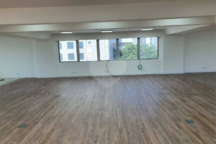Sala comercial para locação e venda. 204m² AU