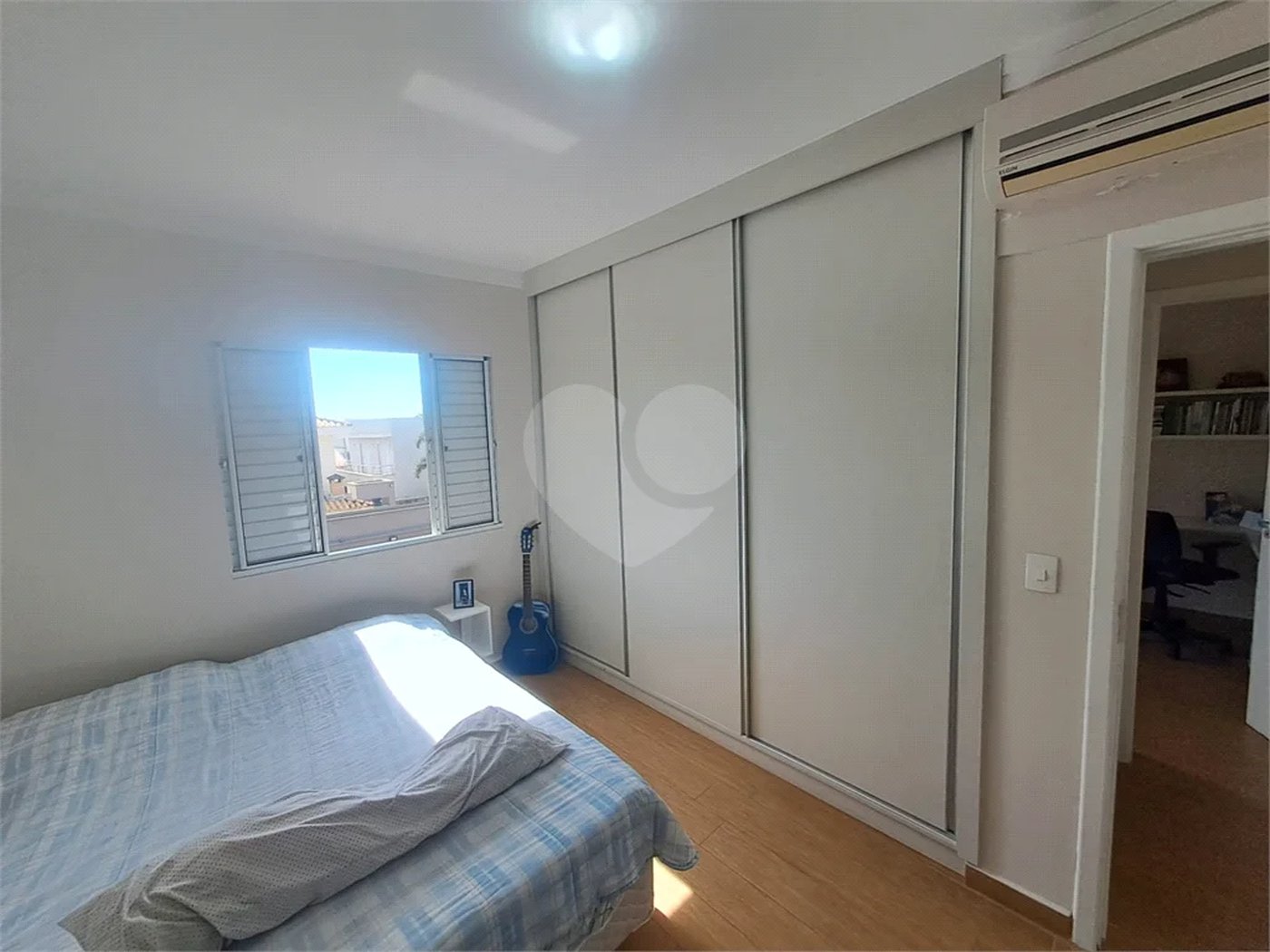 Linda Casa 3 dormitórios com piscina - R$ 950.000,00