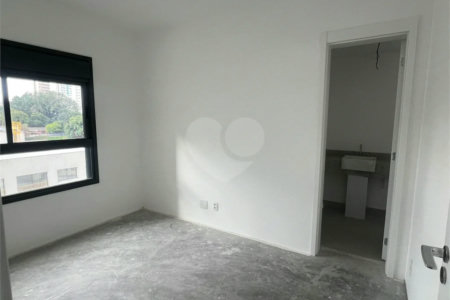 Charme, conforto e vista livre na Vila Clementino – 98 m² com pé-direito duplo!
