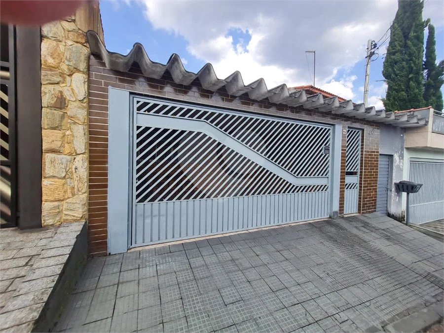 Casa com 183m², 3 dormitórios, 2 vagas, à venda em Santo André
