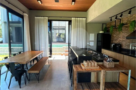 Belíssima Casa à venda com 453m², 4 suítes e 5 vagas de garagem em Atibaia!!!!
