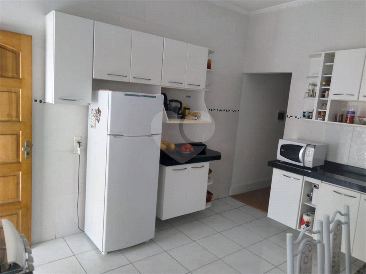Sobrado espaçoso e bem localizado