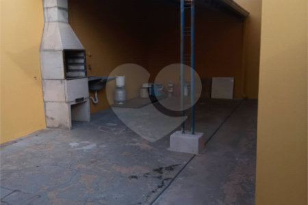 Casa térrea com salão comercial para venda no Maria Stella Fagá.