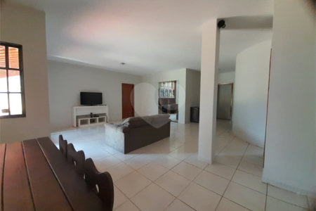 Casa de Alto Padrão à Venda e Locação no Parque Santa Mônica - São Carlos