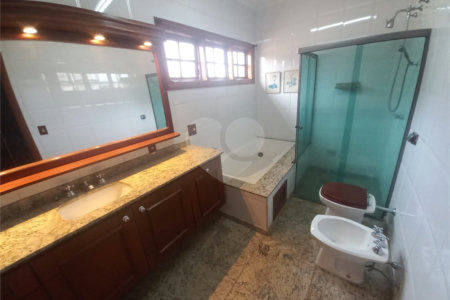 Sobrado no Condomínio Faber 1