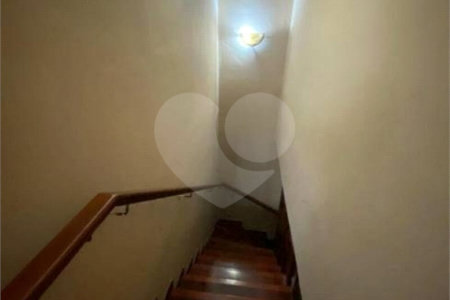 Casa com 202m² , 4 dormitórios , sendo 1 suíte , 3 vagas de garagem.