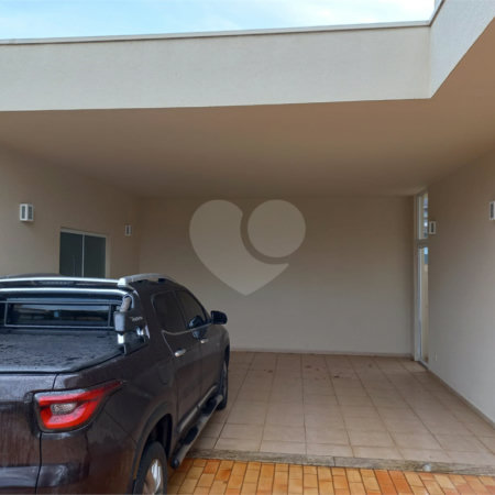 Excelente sobrado a venda no Condomínio Parque Sabará.