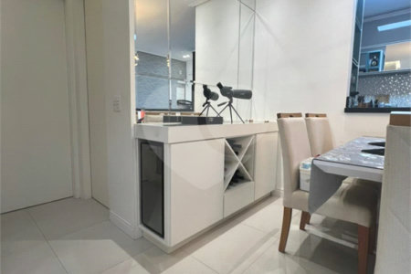 Apartamento. 78 m2, 3 dorm., uma suíte, lavabo, banheito, duas vagas, deposito no sub, varanda gormet.Aceita e estuda Permuta.