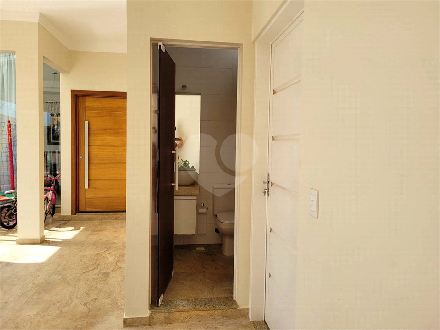 Casa térrea para venda em Araraquara/SP.
