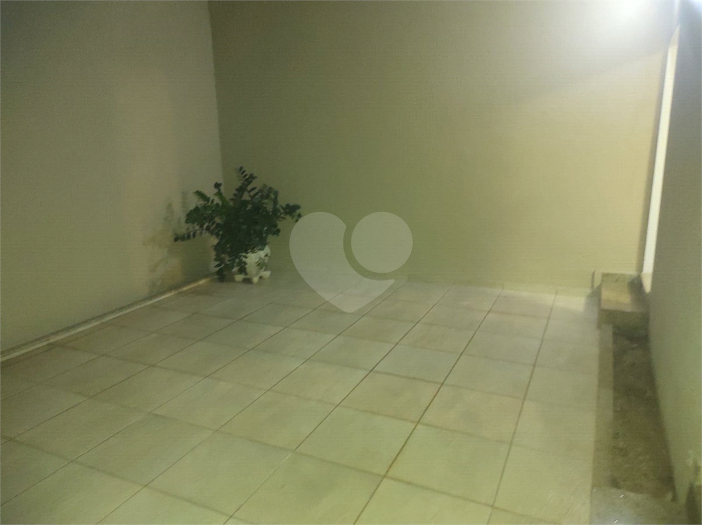 Casa térrea com 2 dormitórios.