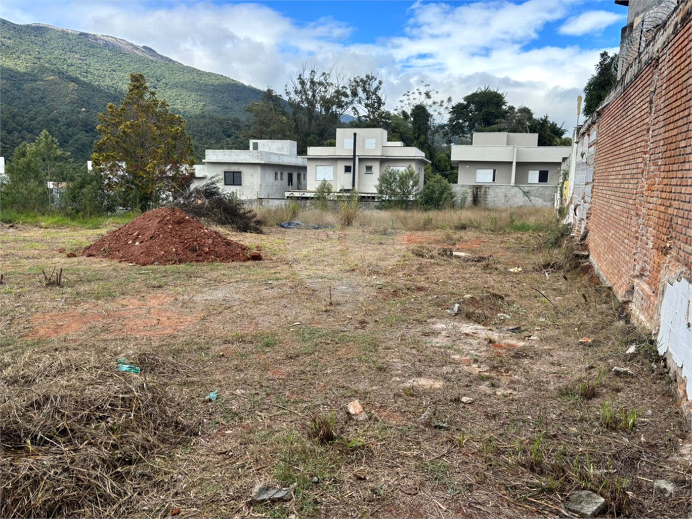 Excelente terreno com 493,65 metros quadrados com vista para a pedra grande em Atibaia sp.