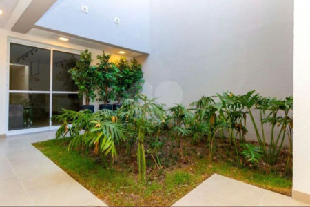 Apartamento mobiliado, novo, com 38m útil, ótima localização REF:903711