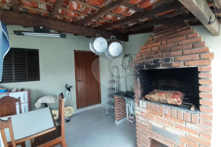 Vende-se: Sobrado no Cursino/Ipiranga, 2 Quartos, 2 Salas, 8 vagas de garagem!