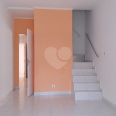 Casa com 125m² , 2 dormitórios , 2 vagas , à venda no Jardim Las Vegas em Santo André.