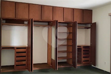 Apartamento no Condomínio Torello Dinucci