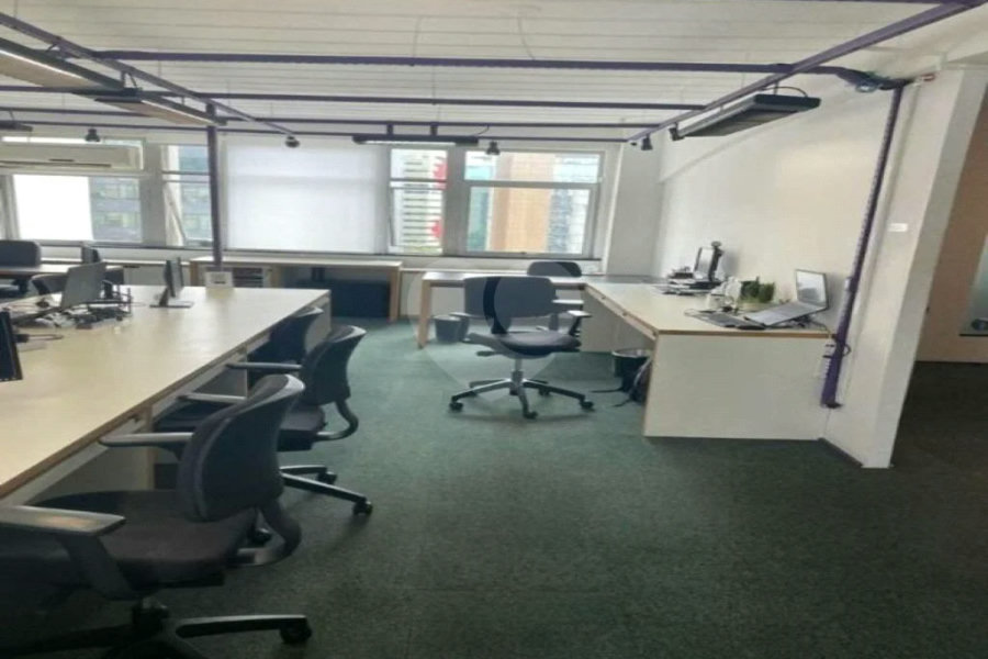 Sala comercial na Berrini, venha conhecer.