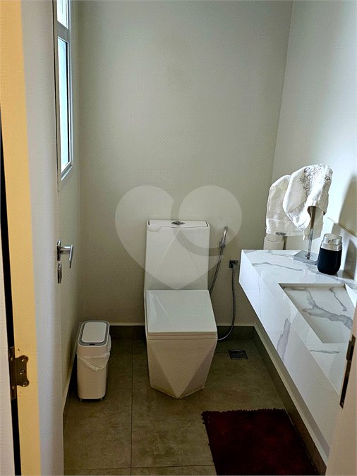 Casa á venda no condomínio Damha I