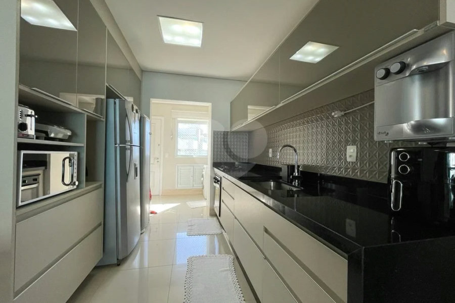 Apartamento à venda com 3 quartos, sendo 1 suíte,  em Riviera de São Lourenço, Bertioga, SP