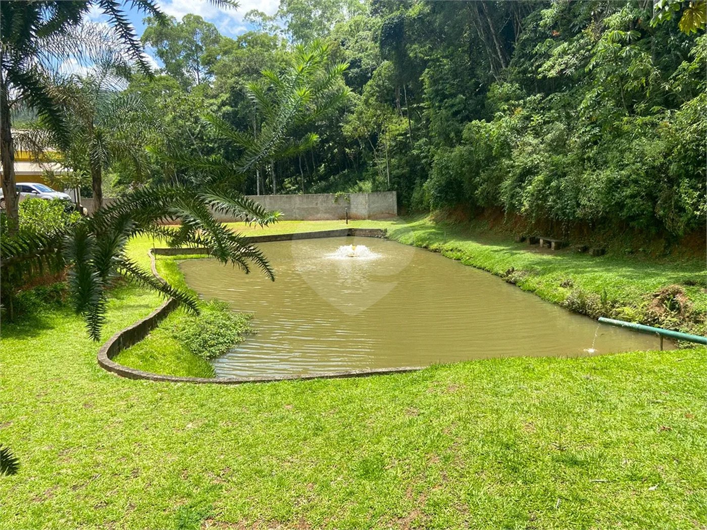 Vende-se chácara com lago Nazare Paulista com 3.000 m²
