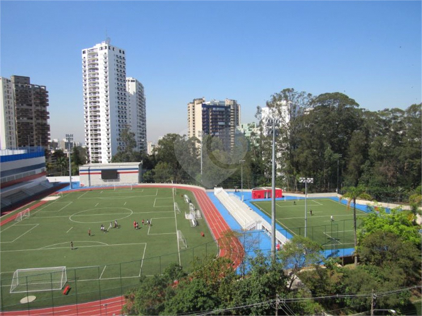 Muito próximo ao Graded School