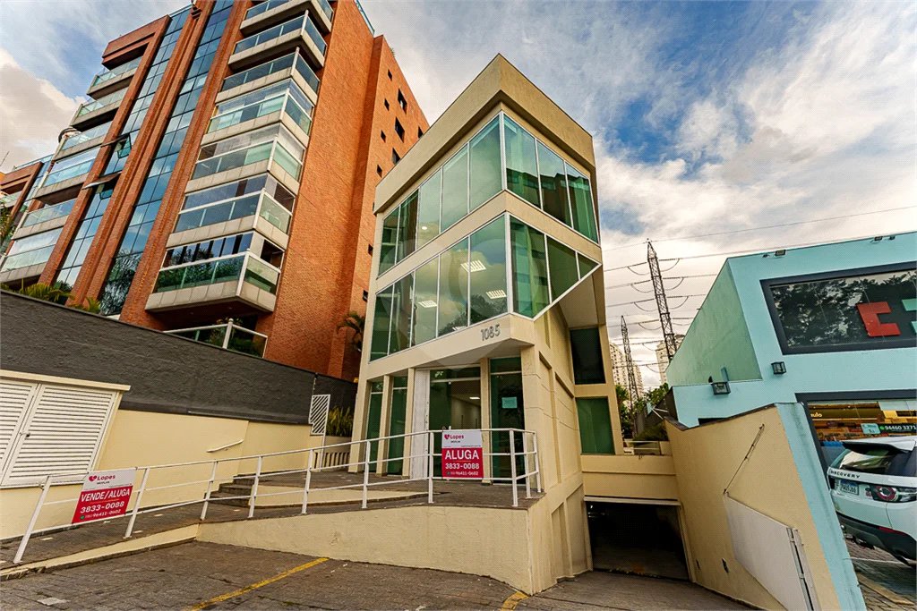 Prédio inteiro comercial á venda e locação na Vila Leopoldina.