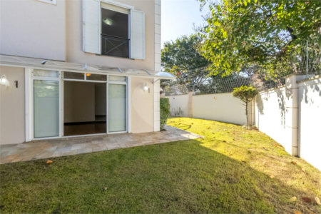 Casa à venda com 4 quartos, sendo 2 suítes, no condomínio Stephanie, São Paulo - SP
