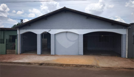 Casa à venda com 3 quartos, sendo 2 suítes, em Parque dos Ipês II, Ponta Porã, MS
