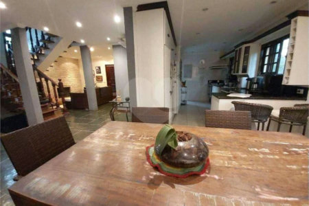 Casa à venda no Condomínio Vista Alegre Sede em Vinhedo/SP