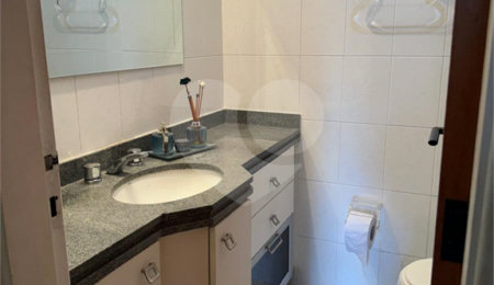 Apartamento à venda com 3 quartos, sendo 1 suíte,  em Aclimação, São Paulo, SP