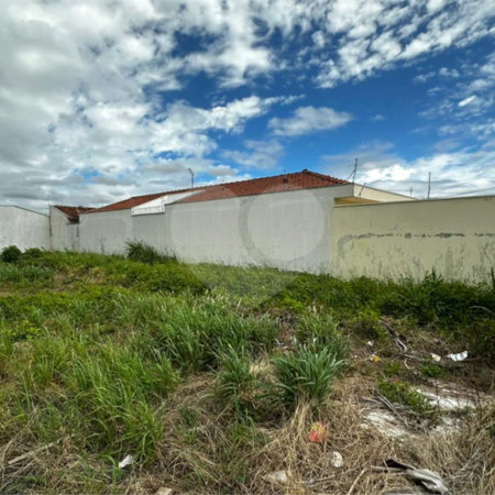 Terreno à venda em Jardim São João Batista, São Carlos - SP