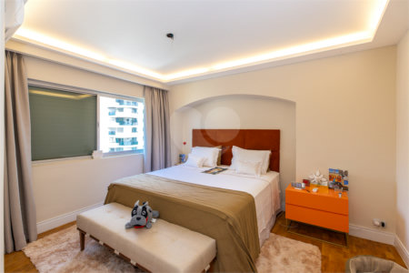 Apartamento para venda em Moema com 185m², 3 dormitórios sendo 1 suíte e 1 vaga