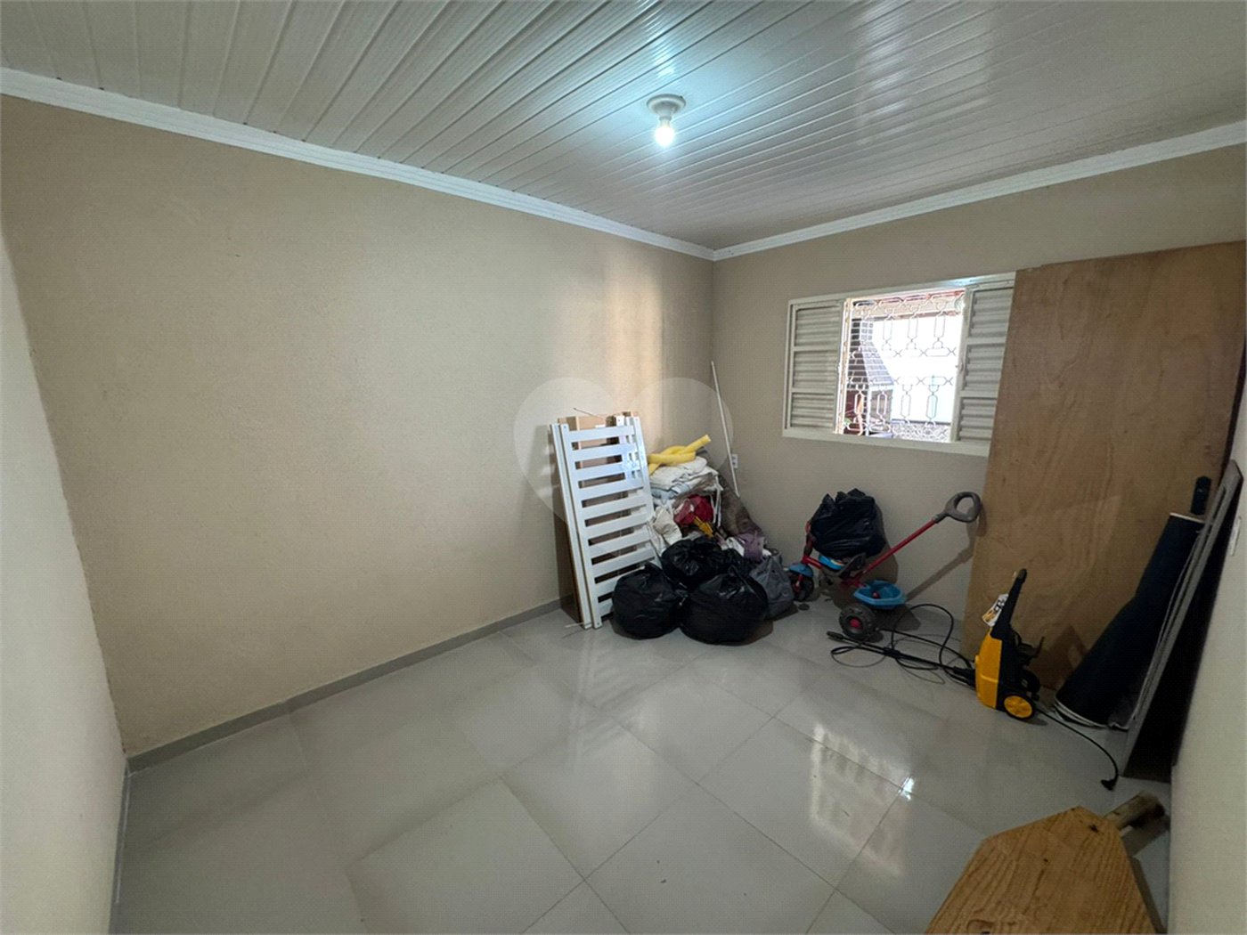 Sobrado á venda com Edícula, no Jardim Embaré, em São Carlos-SP.