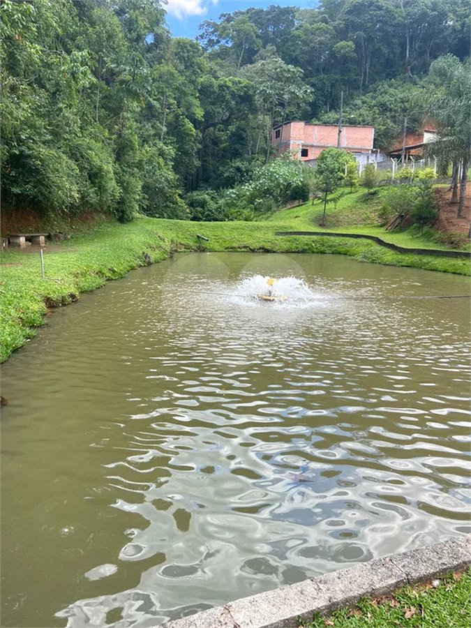 Vende-se chácara com lago Nazare Paulista com 3.000 m²