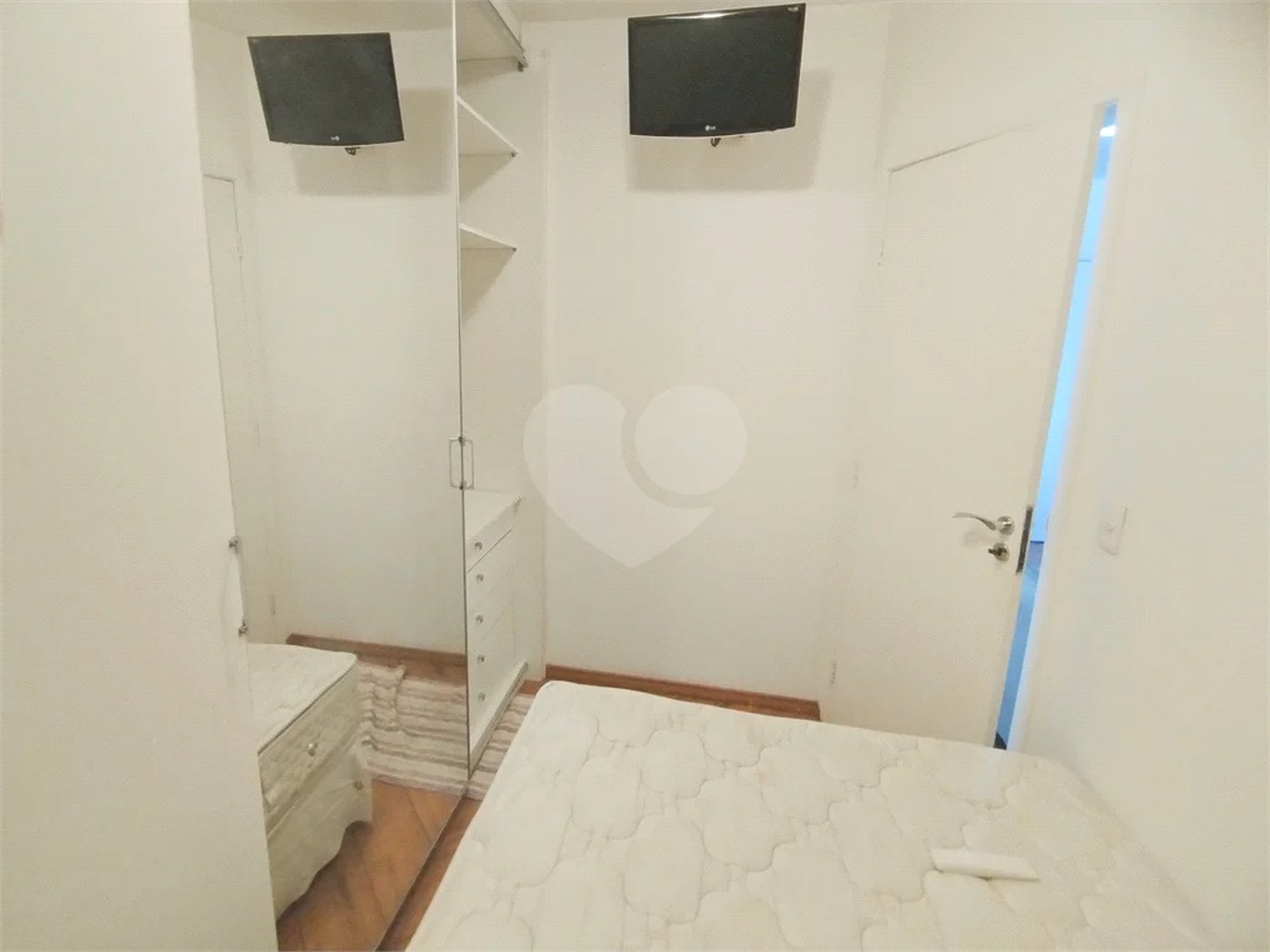 Apartamento mobiliado em Moema, - 1 quarto, sala e cozinha - 1 vaga