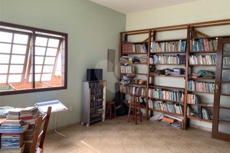 Casa ampla à venda no Vale das Flores em Atibaia