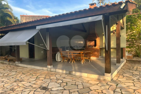Casa à venda ou para alugar com 3 quartos, sendo 1 suíte, no condomínio Recanto Florido, Vinhedo - SP