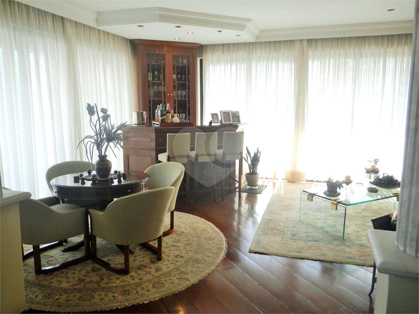 Apto na Vila Mariana c/270m2 - 4 Quartos/3 Suítes/5 Vagas de garagem - metrô Santa Cruz
