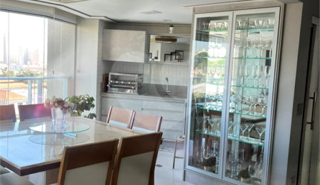 Apartamento à venda com 3 suítes em Vila Bertioga, São Paulo, SP